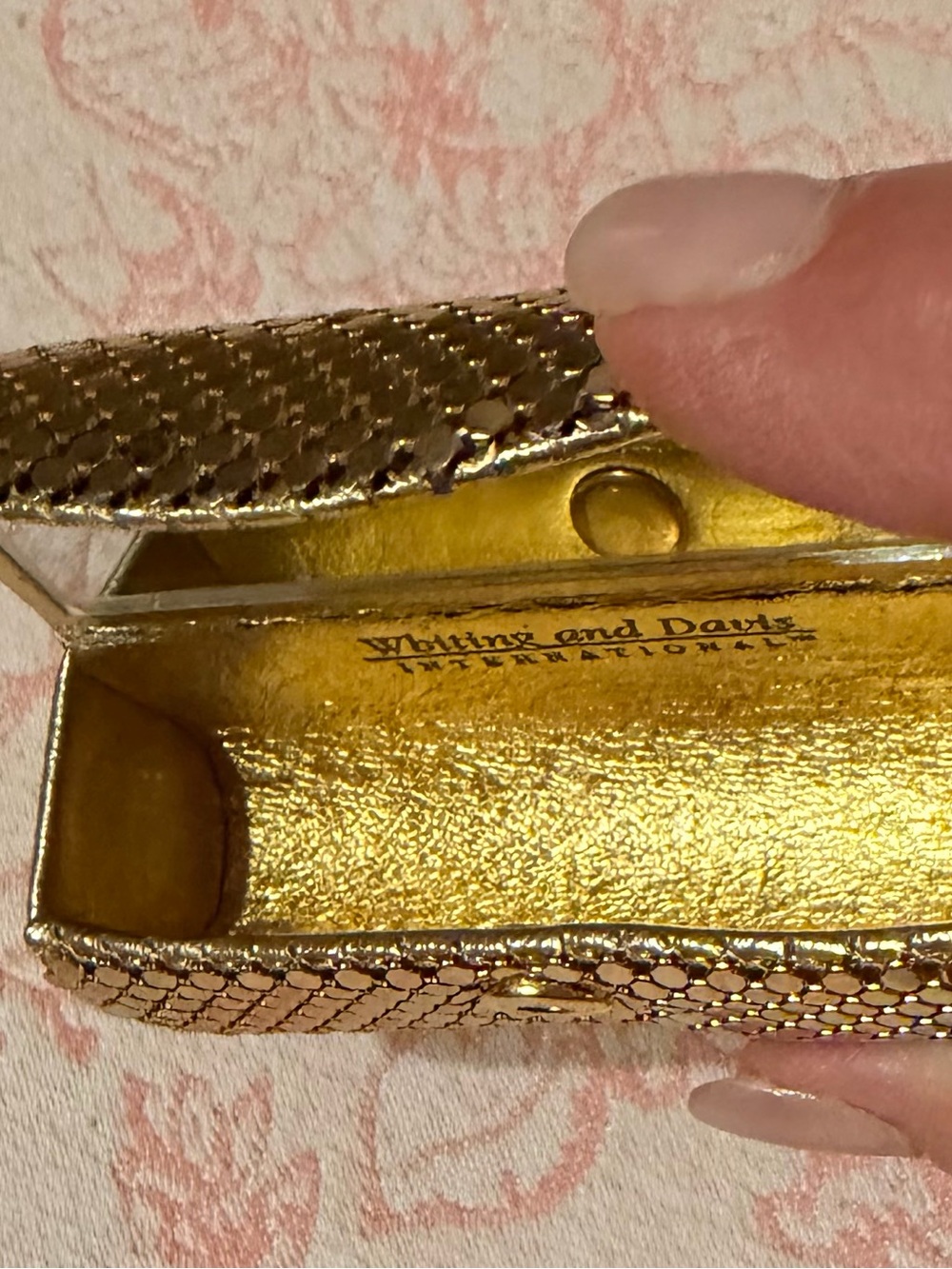 Whiting and Davis International Gold Mesh Lipstick Case w/Mirror & Snap Closure - Picture 5 of 7